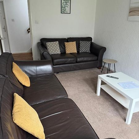 Large 2 Bedroom House Wombridge 외부 사진