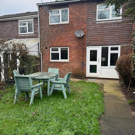 Large 2 Bedroom House Wombridge 외부 사진