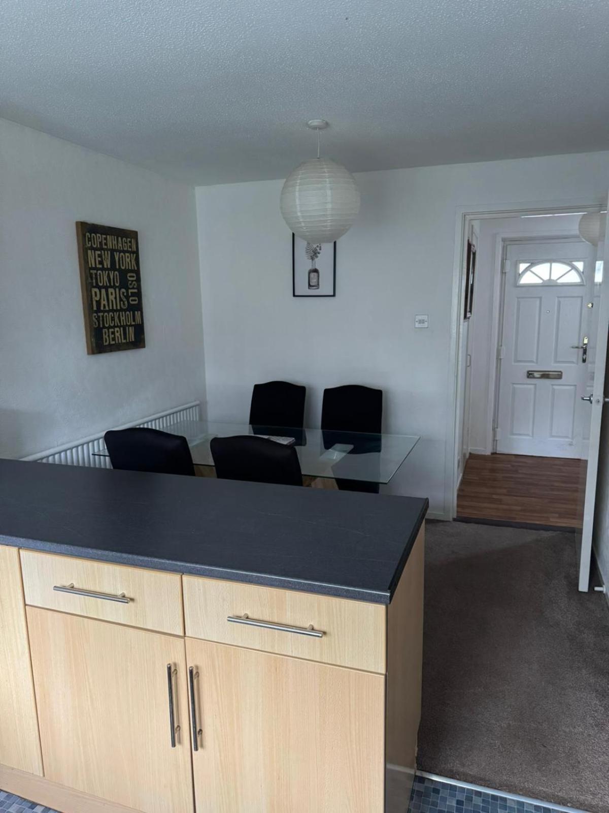 Large 2 Bedroom House Wombridge 외부 사진