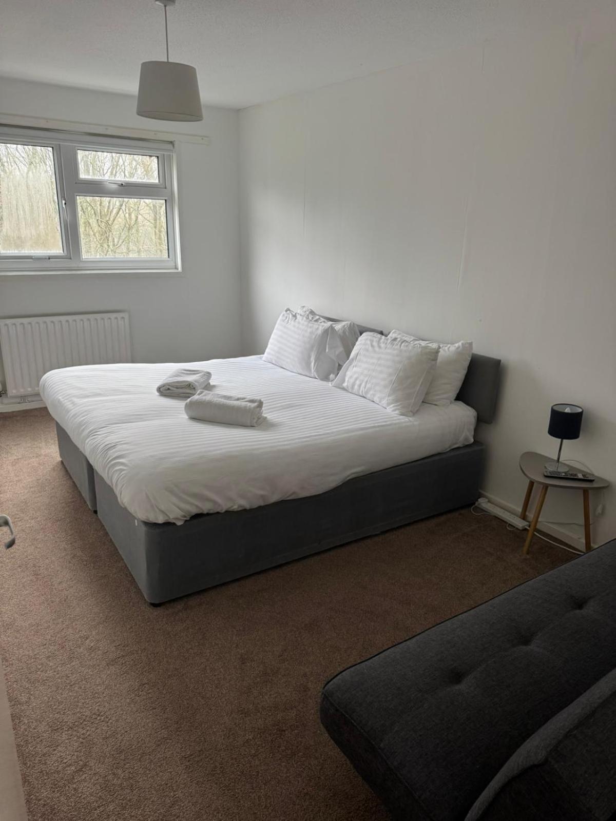 Large 2 Bedroom House Wombridge 외부 사진