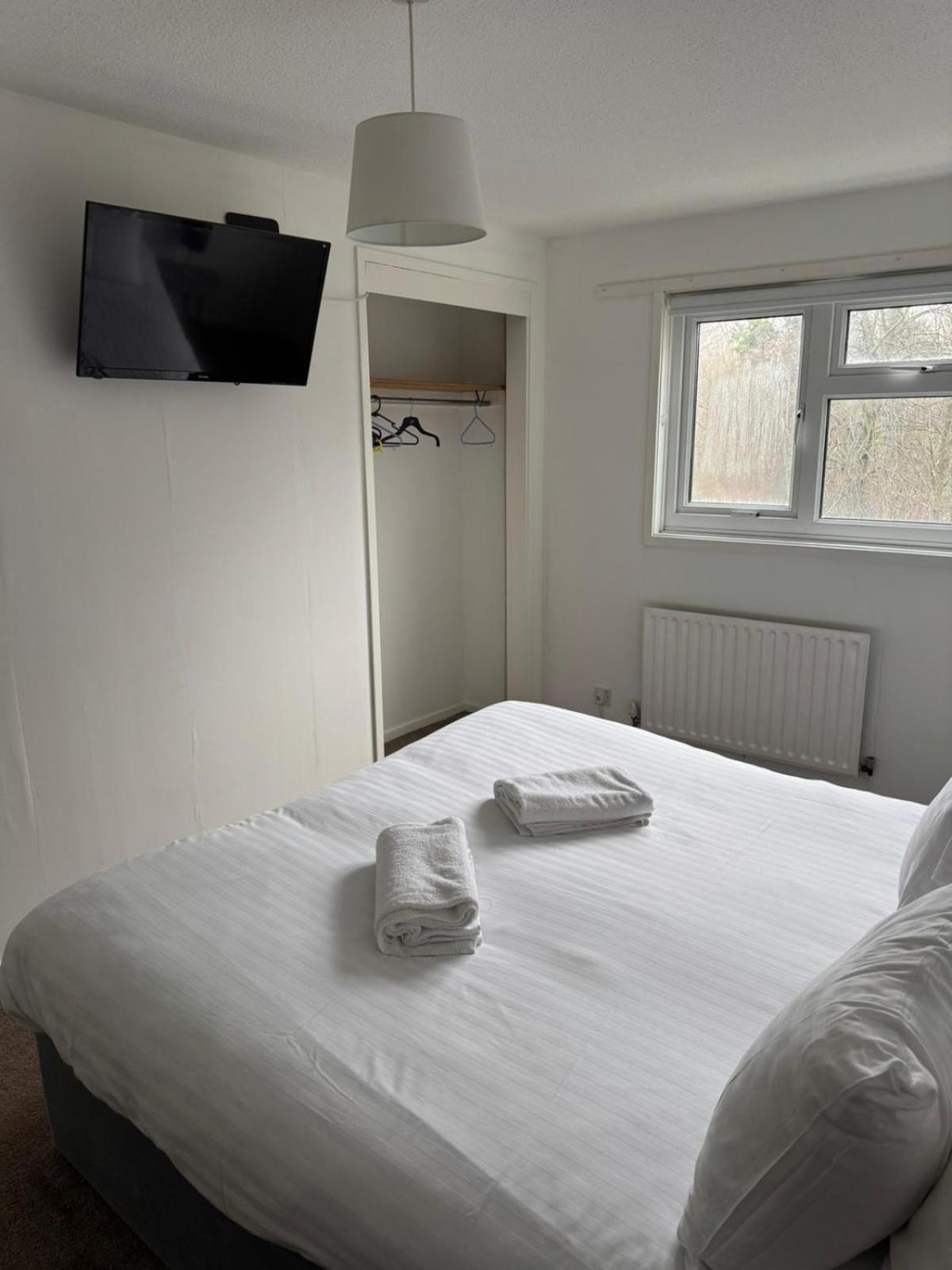 Large 2 Bedroom House Wombridge 외부 사진