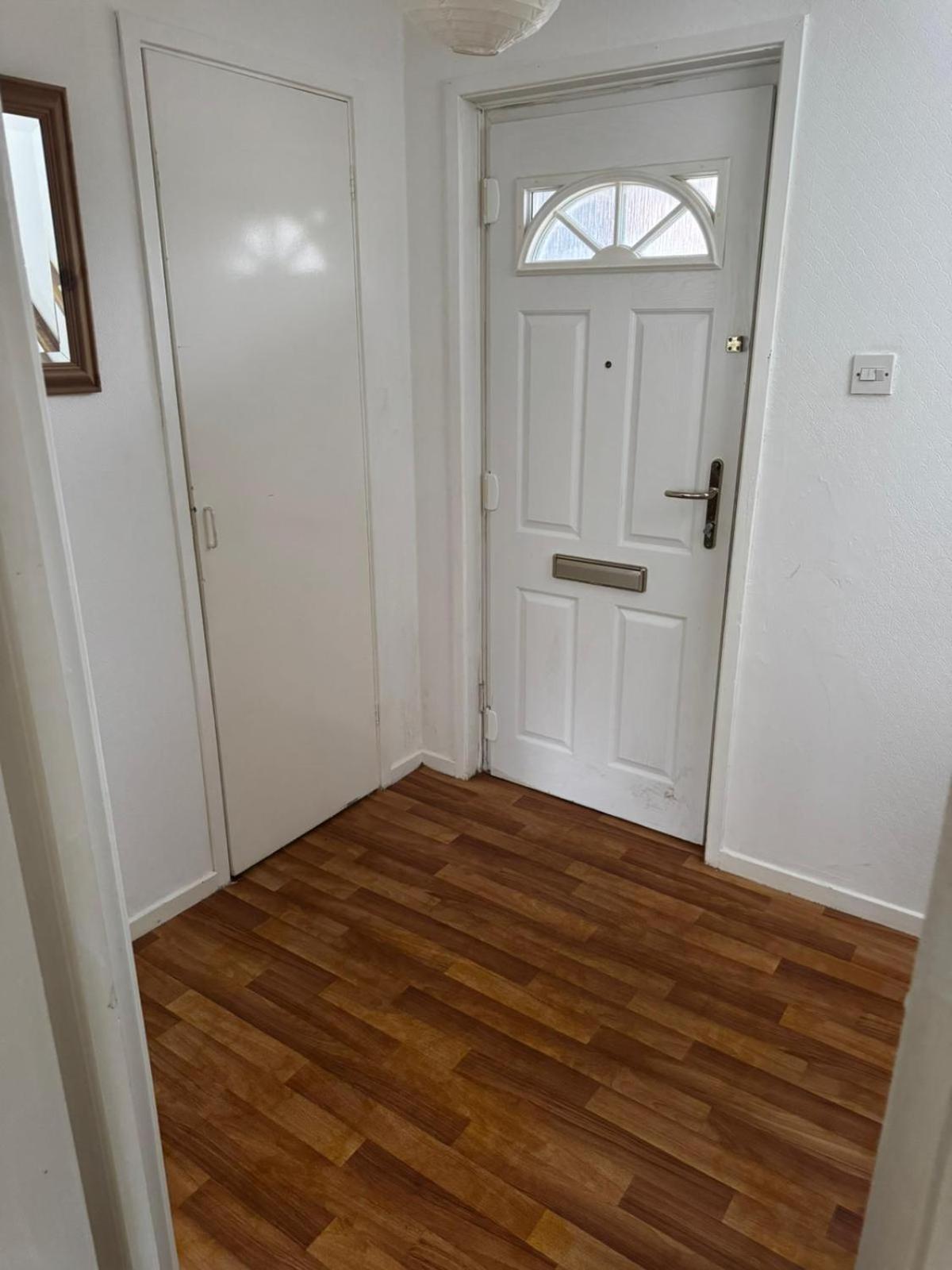 Large 2 Bedroom House Wombridge 외부 사진