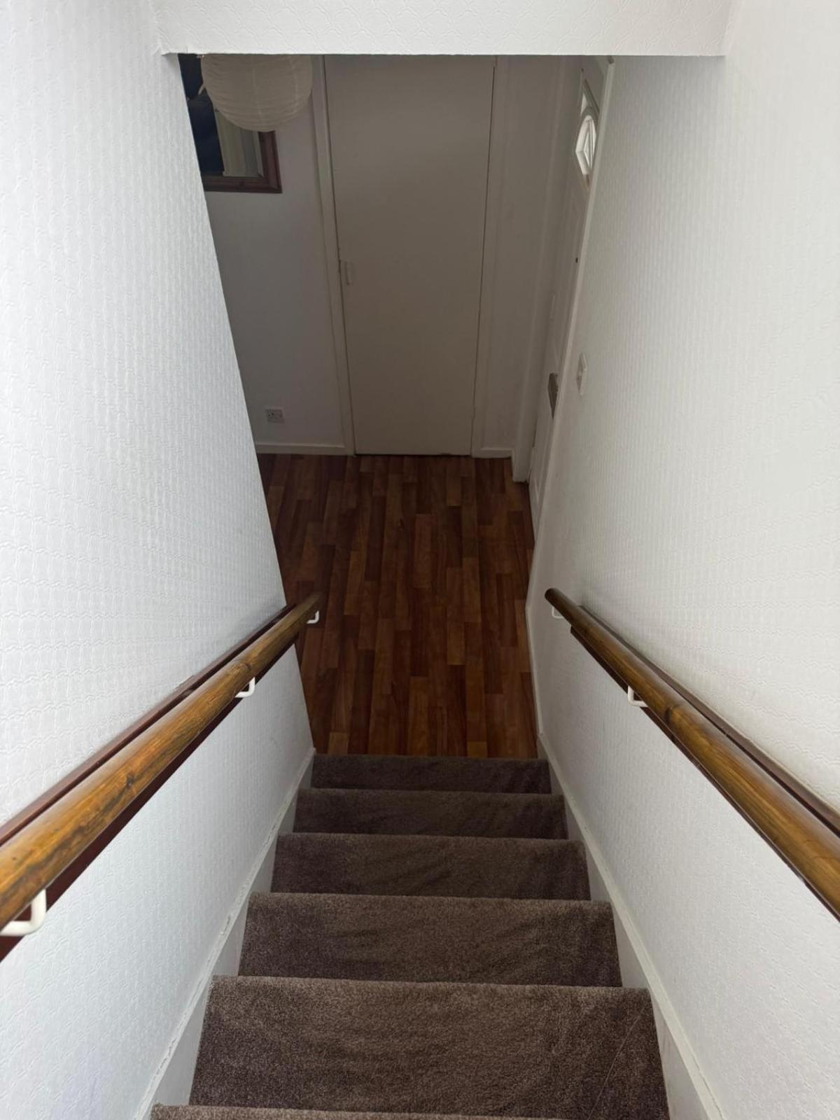 Large 2 Bedroom House Wombridge 외부 사진