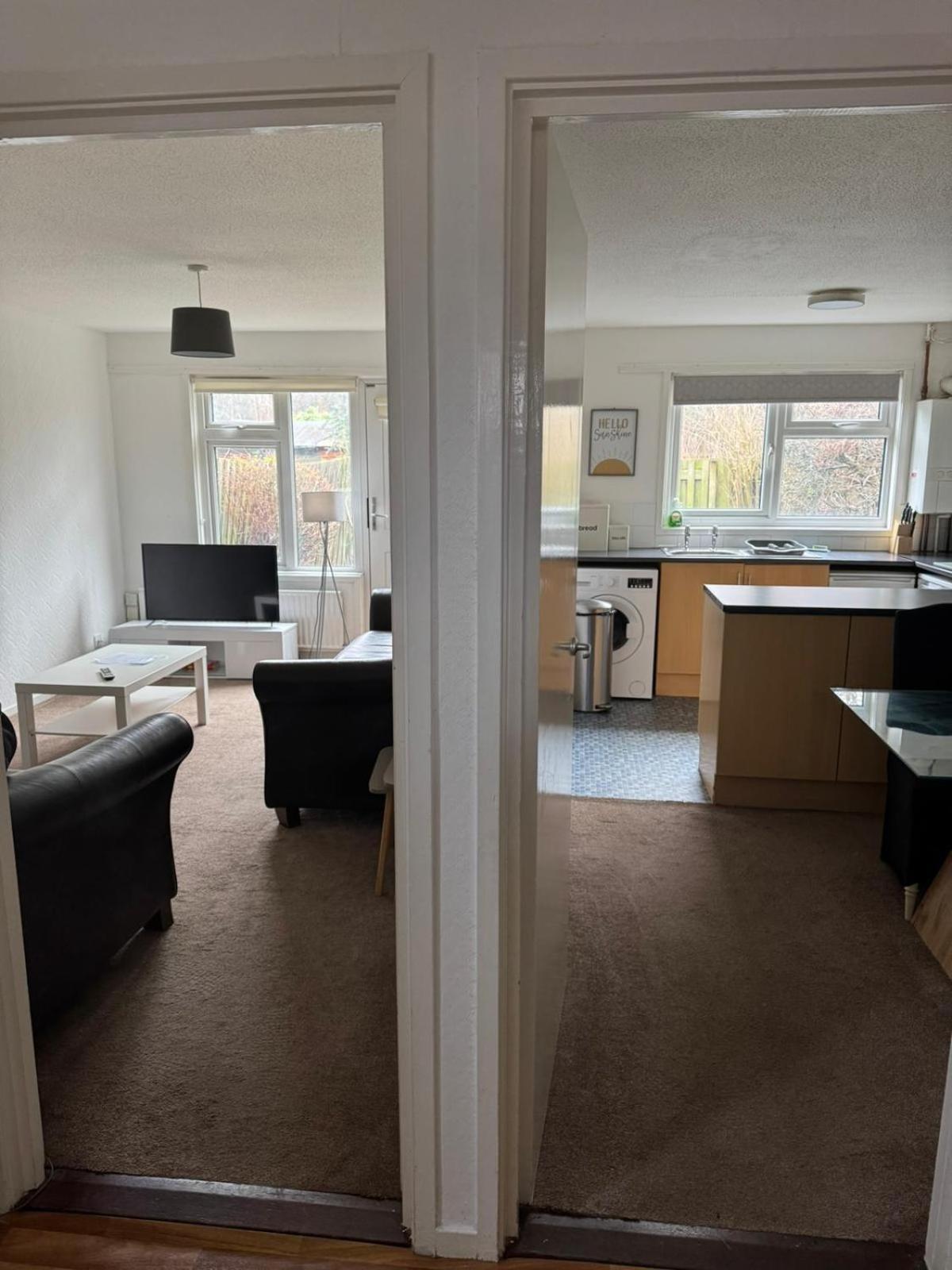 Large 2 Bedroom House Wombridge 외부 사진