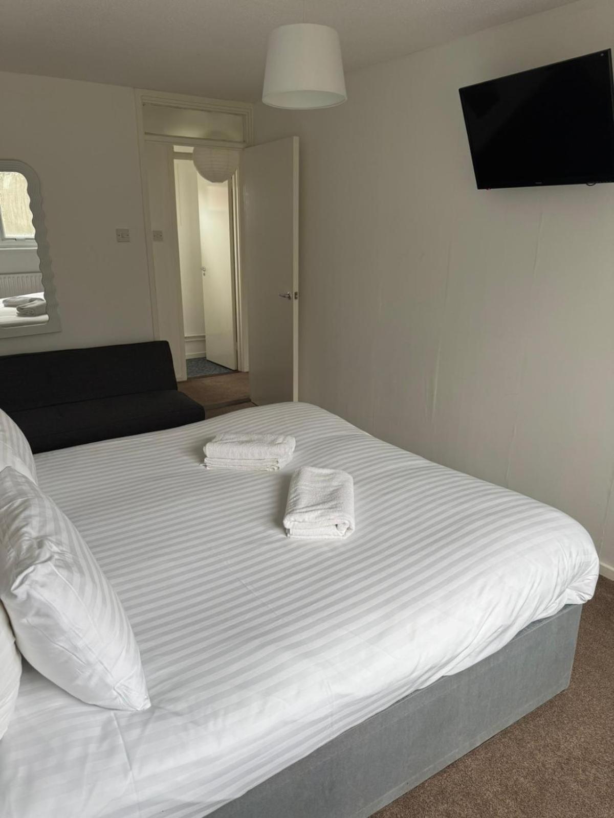 Large 2 Bedroom House Wombridge 외부 사진