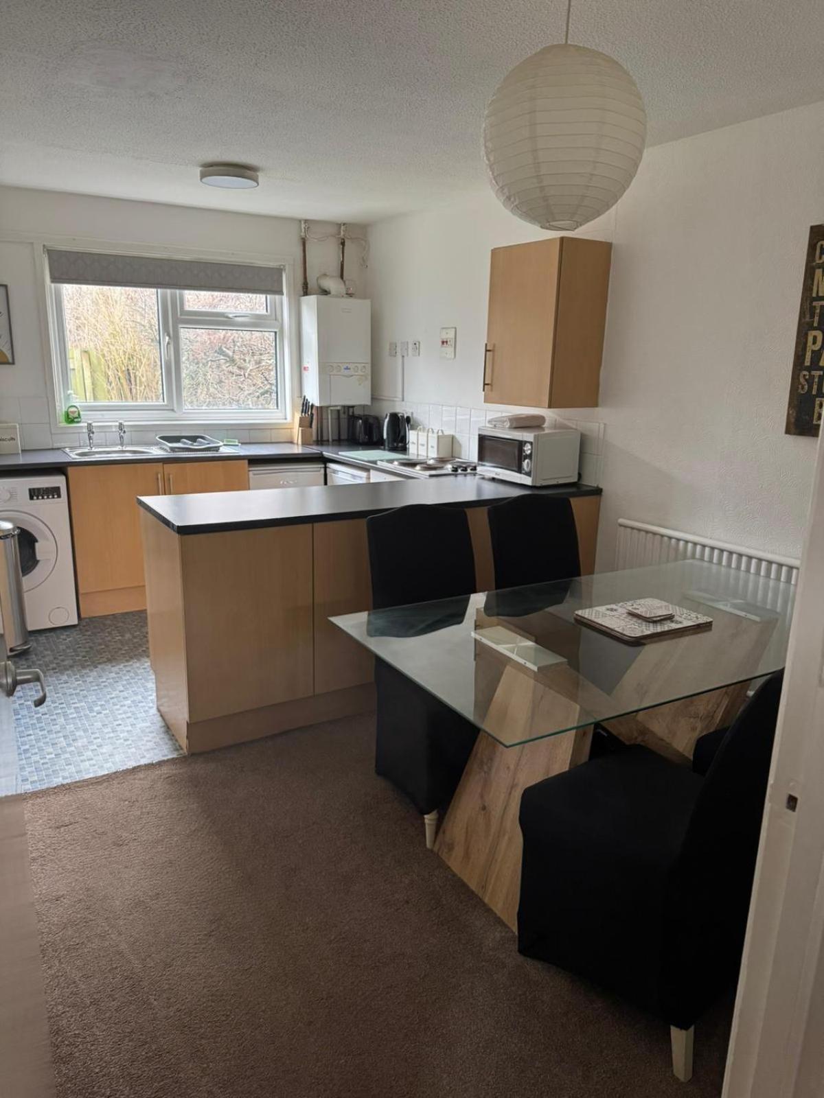 Large 2 Bedroom House Wombridge 외부 사진
